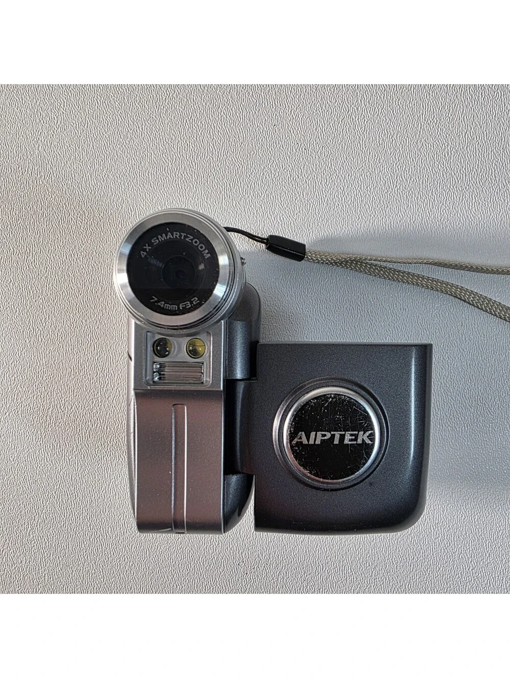 AIPTEK DZO-V5T Digital Camera Video Recorder 4x Smartzoom 7.4mm F3.2